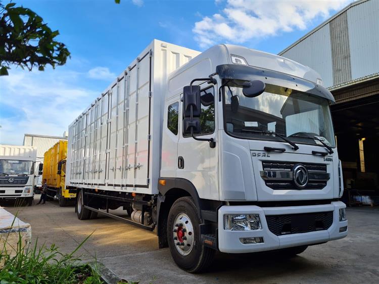 Xe tải Dongfeng thùng container dài 9m7 mới