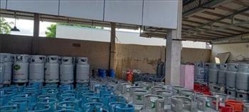 Vì sao giá xăng dầu giảm mạnh, giá gas vẫn ở mức cao?