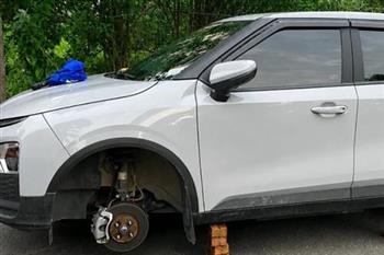 Vụ ô tô mất 2 bánh xe ở Hà Nội: Chủ nhân chiếc xe lên tiếng