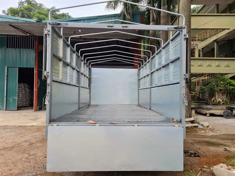 Xe tải thùng mui bạt Dongfeng 5 tấn nhập khẩu
